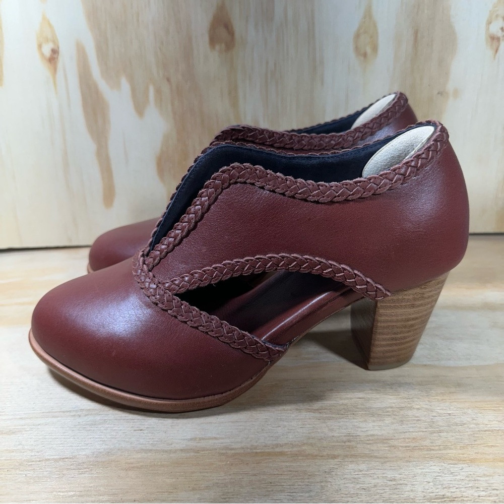 ELF Brown Leather Ankle Booties